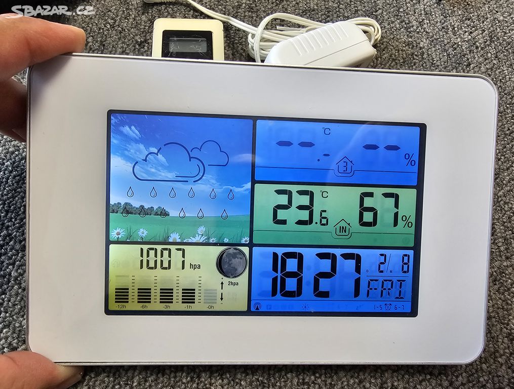 Meteostanice s podbarveným displejem