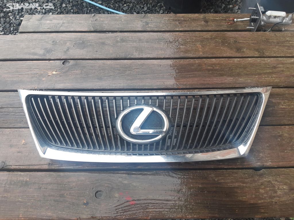 Lexus is přední maska