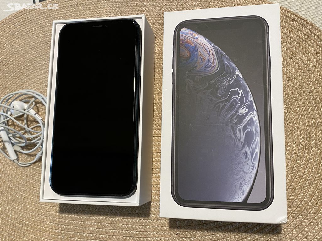 iPhone XR 64GB černý, top stav