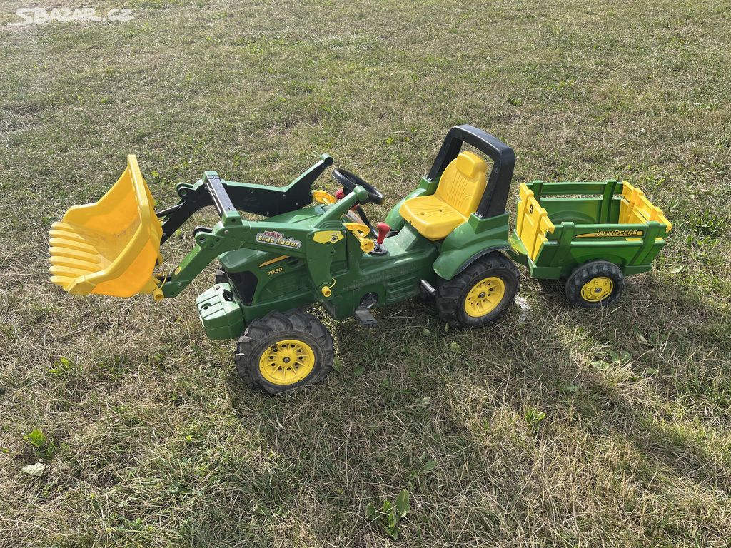 Šlapací traktor John Deere s nakladačem a valníkem