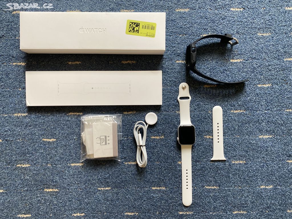 Apple watch 8 45 mm silver .