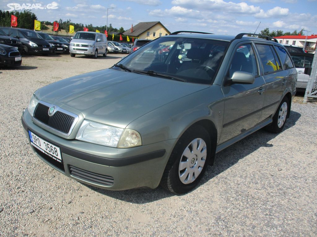 ŠKODA OCTAVIA 1,6i Ambiente Combi Klima Tažné 2003