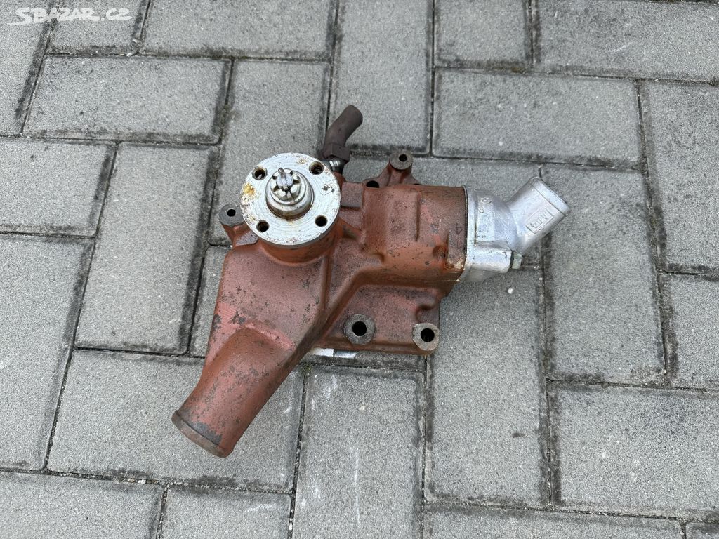 Volha Gaz 24, vodní pumpa originál .