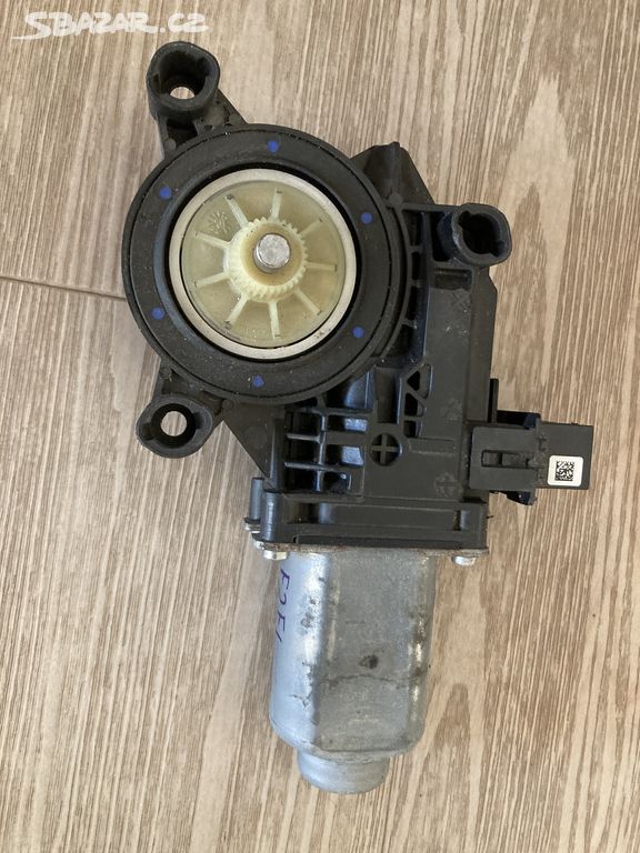 6R0959801M Motor oken přední levý Fabia 2 FL