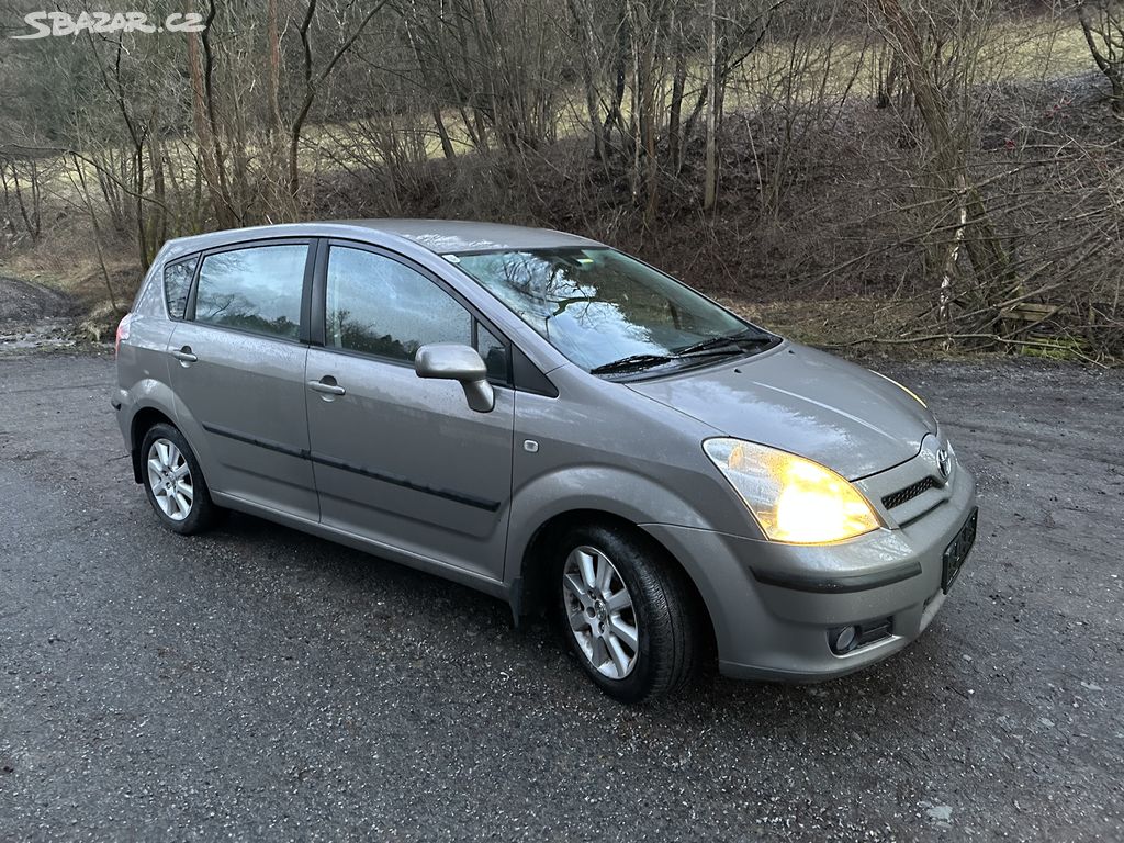 Toyota Corolla Verso 2,2 D-4D 100 KW r.v. 2005