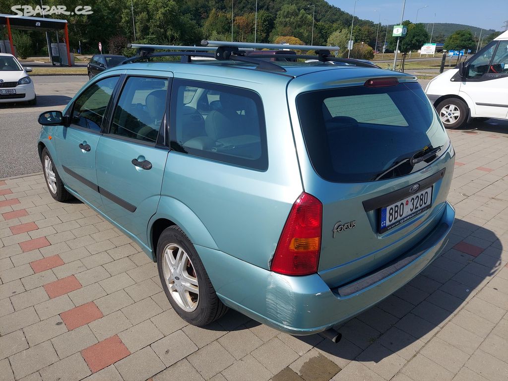 Ford Focus kombi 1.6 zetec benzín