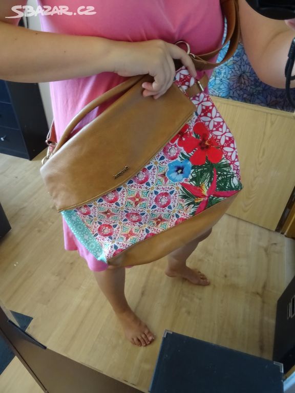 Barevná kabelka Desigual, větší crossbody