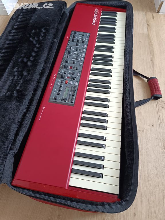 Nord Piano 2 HP, pedál, soft case k tomu