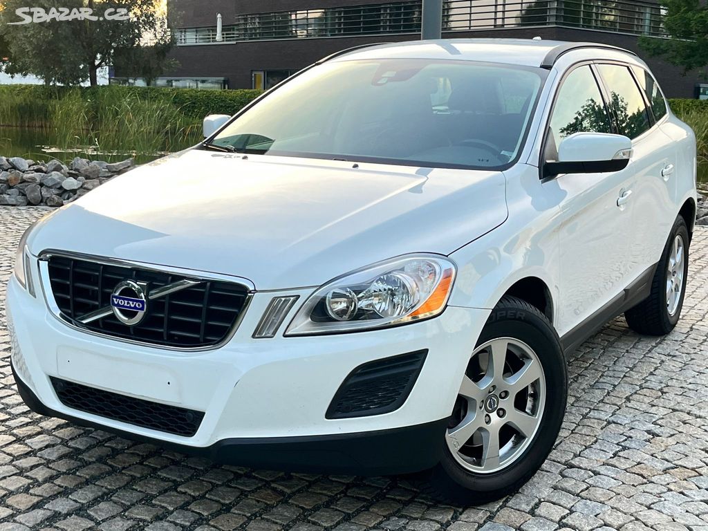 Volvo XC60, 2.4D 4x4 120KW SENZORY SERVISK