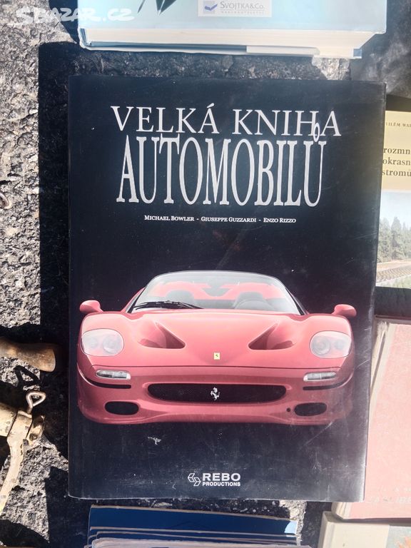 Velká kniha automobilů