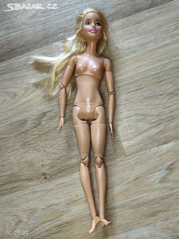 Barbie v pohybu (bez šatů)