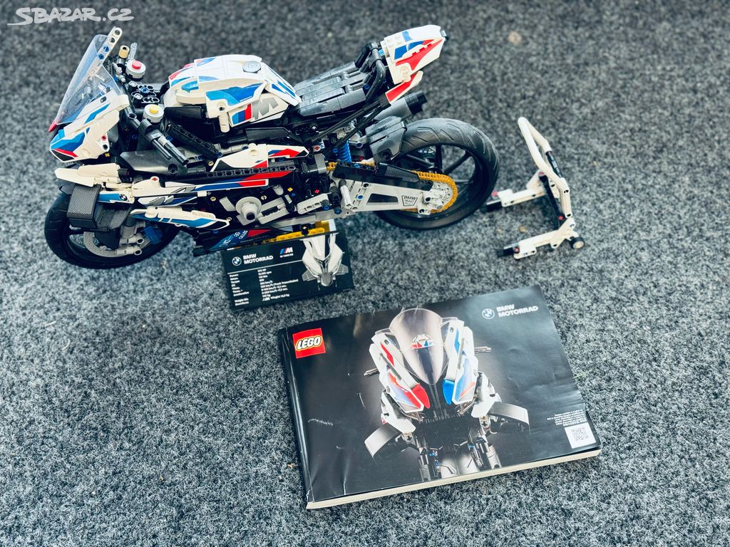 - LEGO Technic 42130 BMW M 1000 RR -