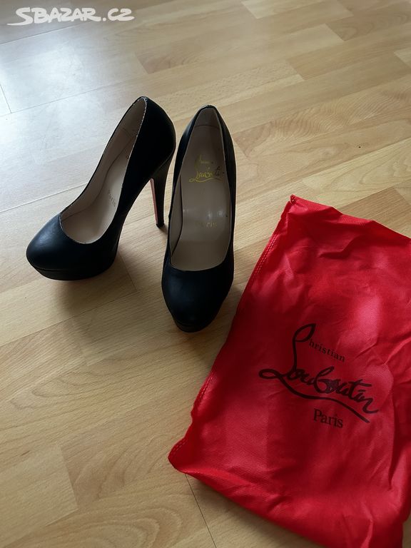 Černé lodičky Louboutin