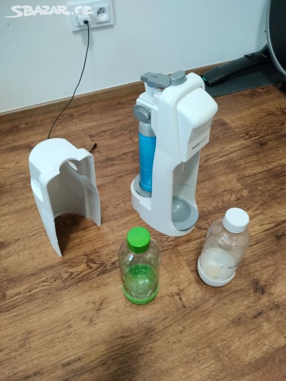 Sodastream + bombička + 2x lahev