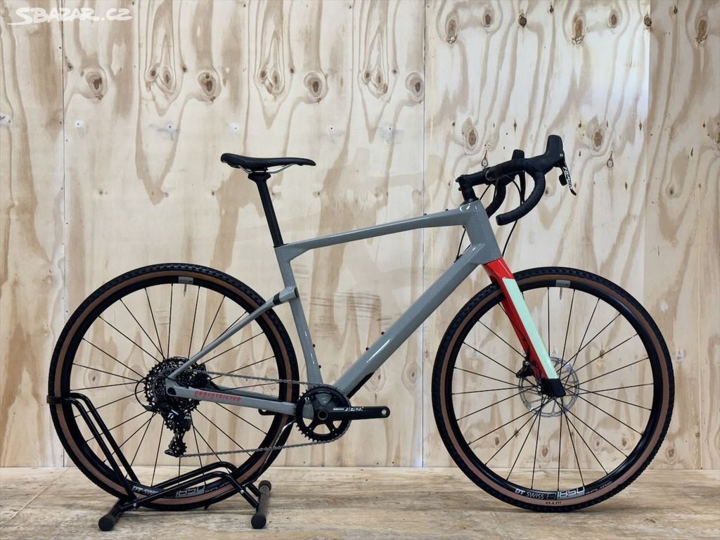 BMC URS One Carbon 28 palců Gravel kolo Apex 2023