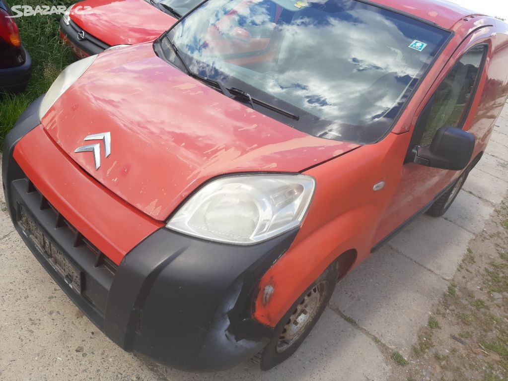 Citroen Nemo 1.4 50kw 8HS červená tmavá