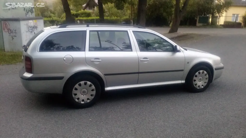 Škoda Octavia combi 1.9 TDI-Tour rv 11/2010-CZ-TOP - fotka 4