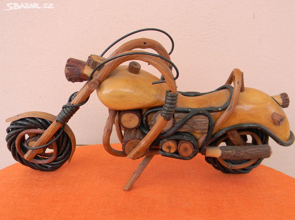 Dřevěný motocykl.