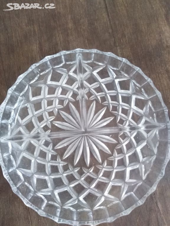 Dělená miska z lisovaného skla