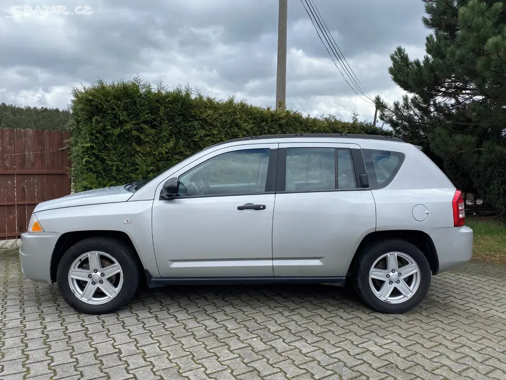 JEEP COMPASS 2,0 TDI LIMITED / 4X4 / 2007 - fotka 2