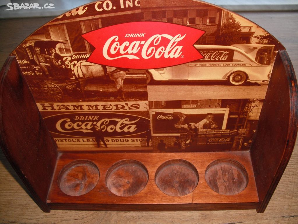 Dřevěný stojánek na Coca Colu