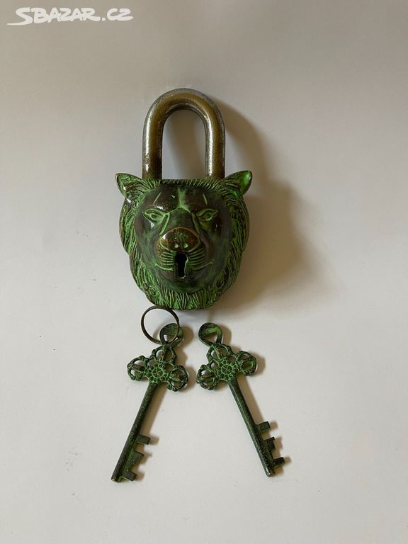 Lev - velký mosazný zdobený visací zámek - 2 klíče