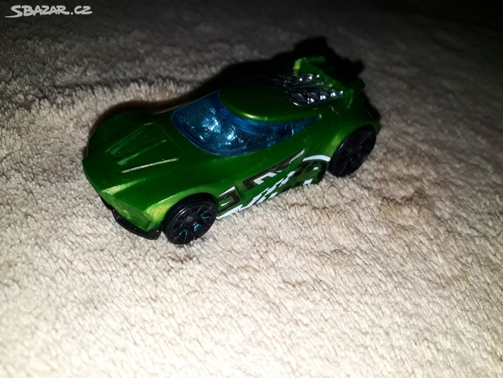 kovové autíčko hot wheels v měřítku 1:64 cm