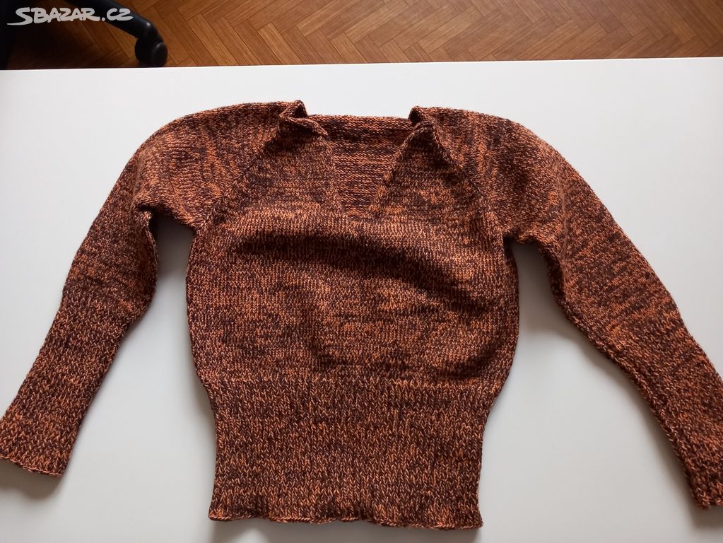 Dívčí ručně pletený svetr vel. 140-146 nový