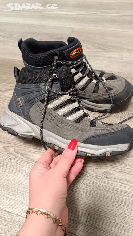 Adidas Podzim zima velikost 39 1 3 Hradec Kr lov Sbazar.cz