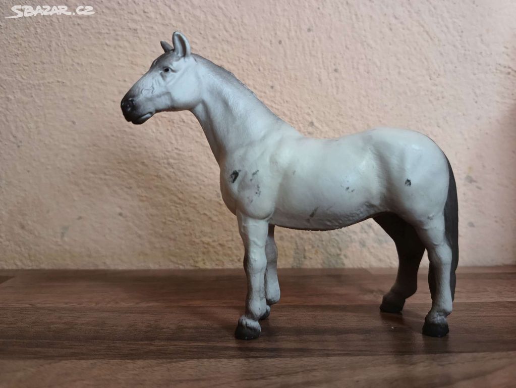 Schleich hannoverská klisna šiml