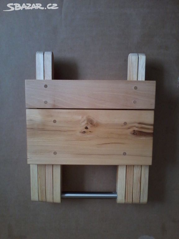 Prodám dřevěnou skládací stoličku