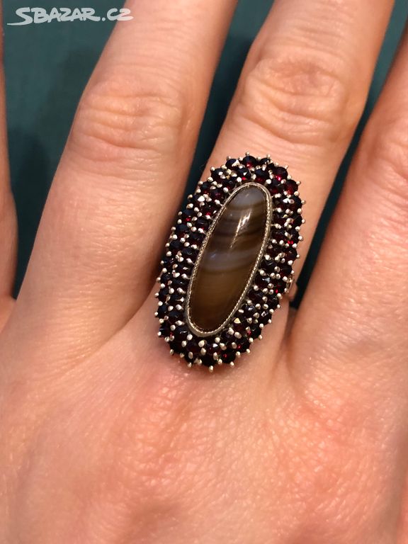 Český granát starožitný masivní prsten stříbro
