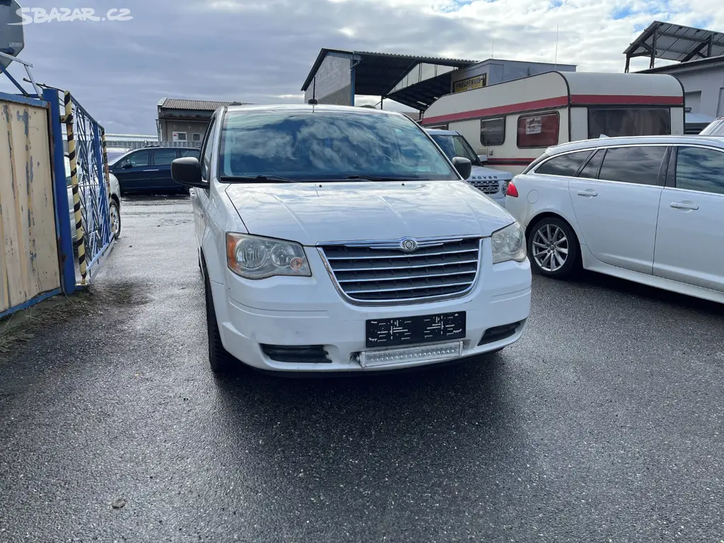 Chrysler Grand Voyager 2.8 CRDI, 7 sedaček automat - fotka 3