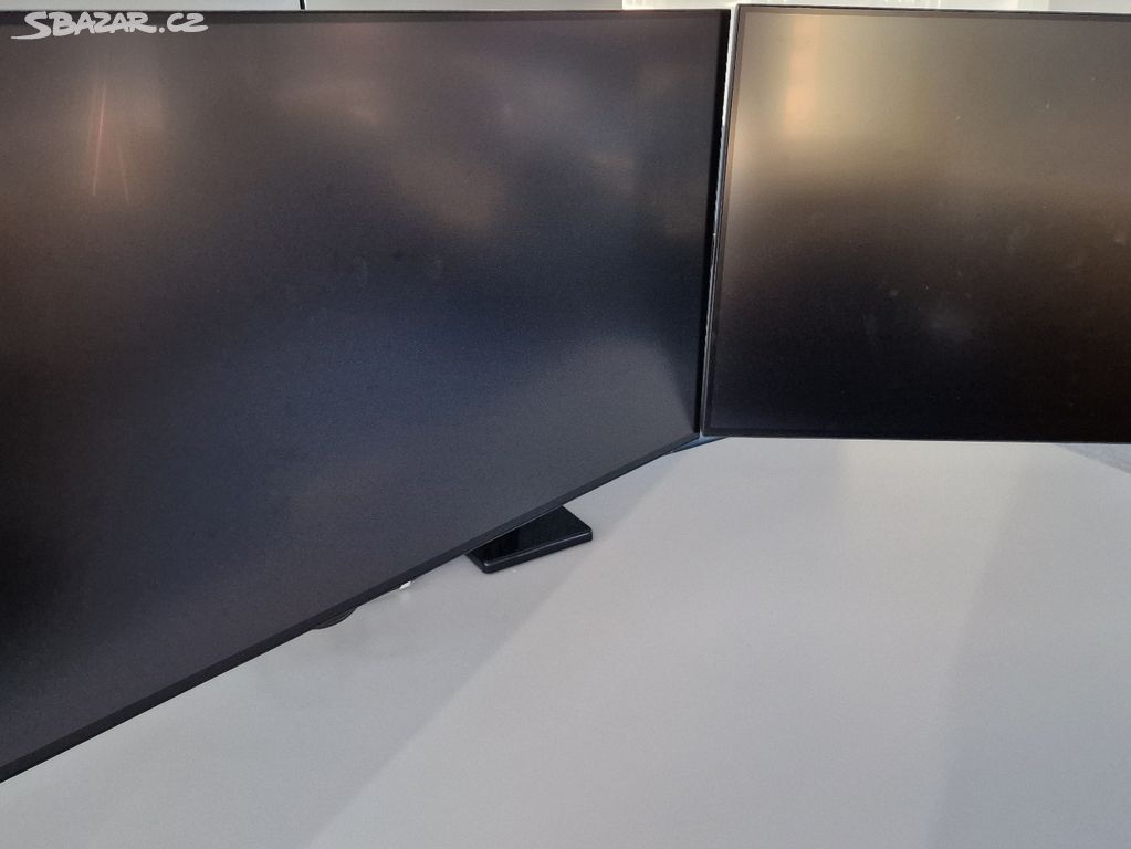 2x 32" monitory Dell U3223QE UltraSharp + stojan