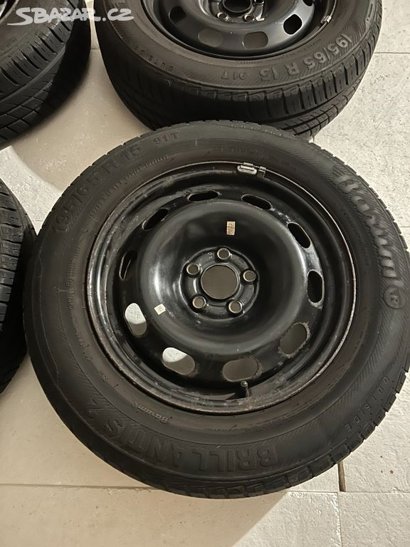 Letní pneu Barum 195/65 R15 s disky (z Octavia I)