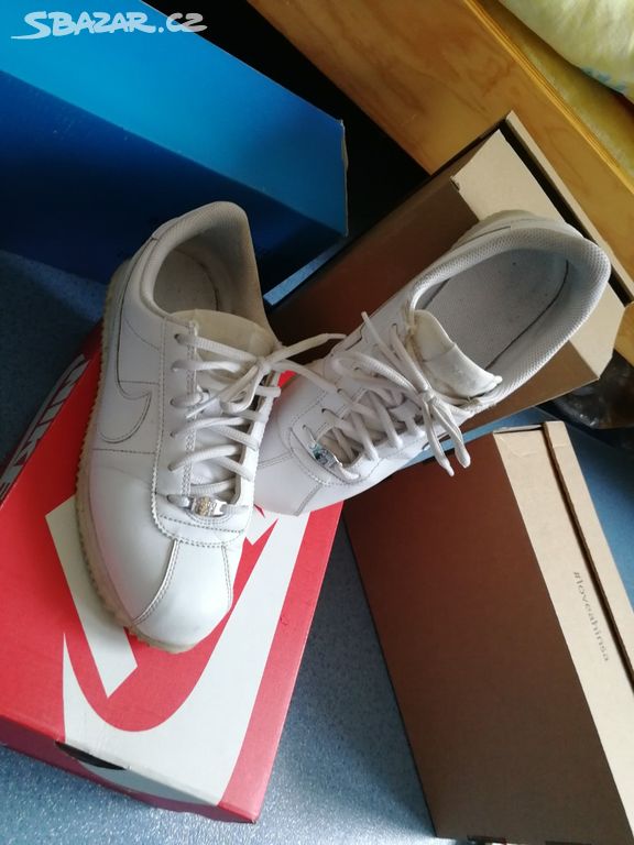 Boty Nike bílé 40