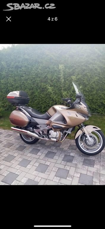 Motocykl Honda Deauville NT700v