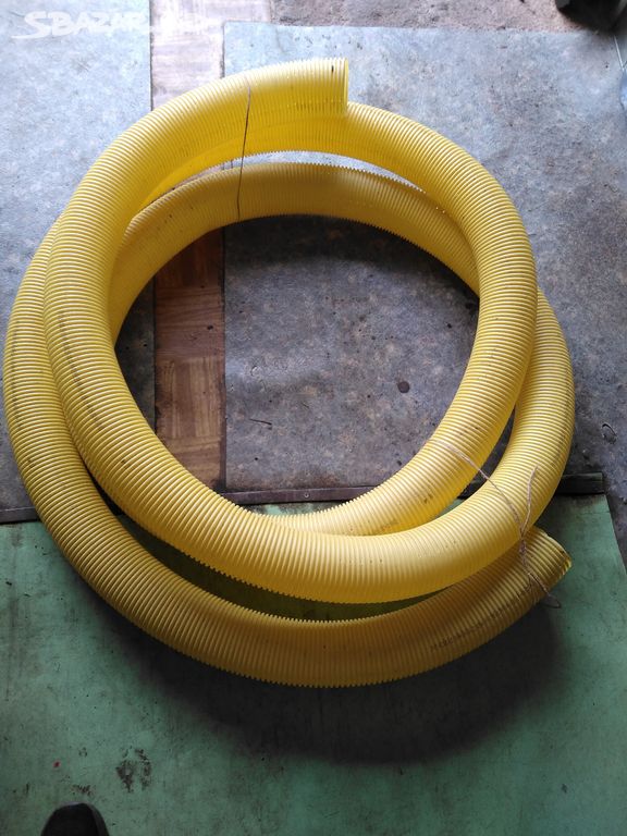 nepoužitá 7m perforovaná žlutá hadice průměr 100mm