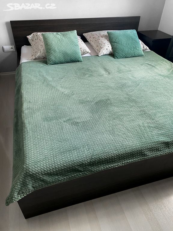 Kvalitní postel od truhláře - prodloužená 220 cm