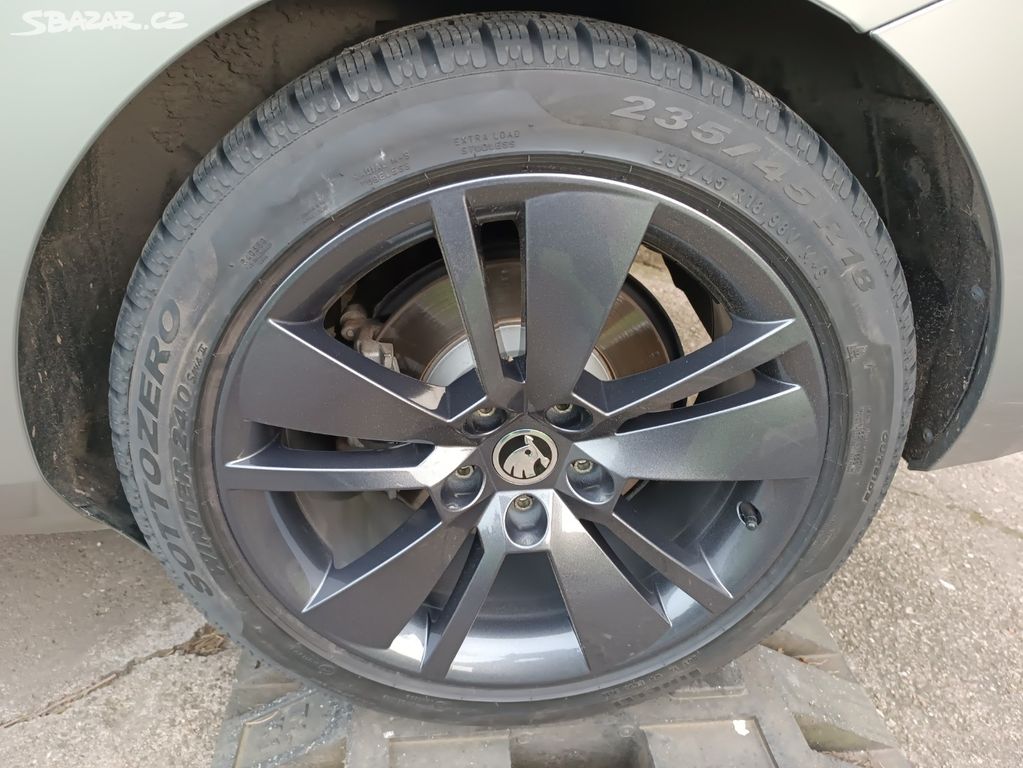 Zimní pneu Pirelli Sottozero 235/45 r18 V M+S