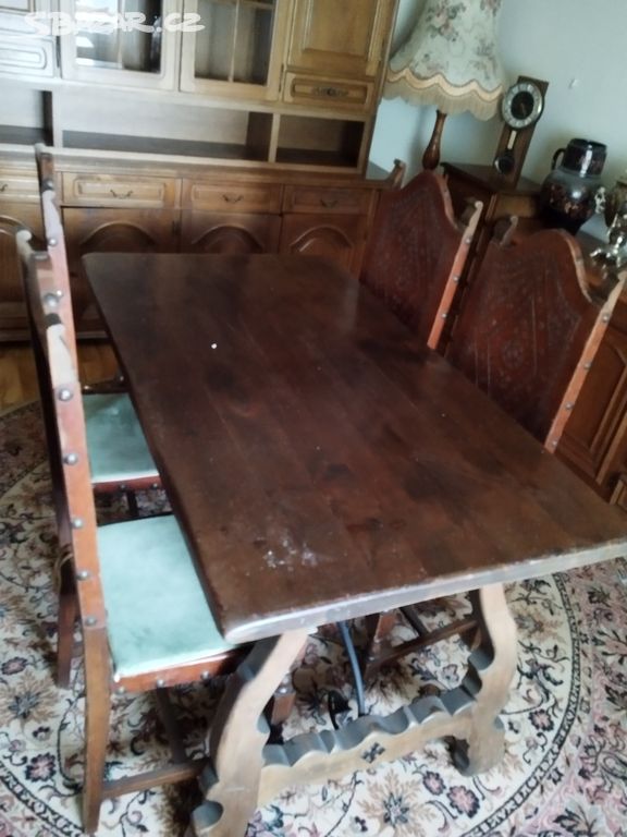 Starožitný jídelní stůl 4 židle