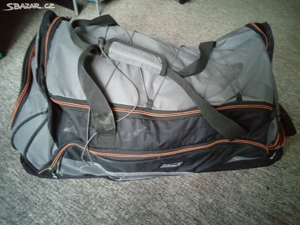Velká cestovní sportovní taška na kolečkách