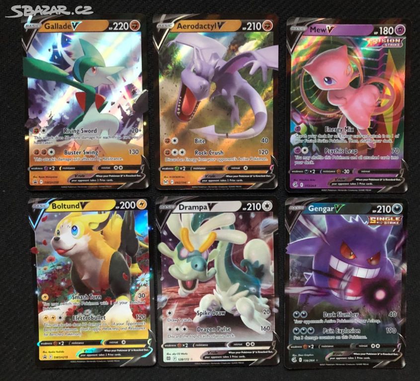 Pokémon karty. 250ks + Gallade Box.