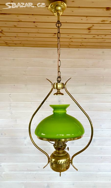 Stará mosazná lampa ve stylu petrolejky