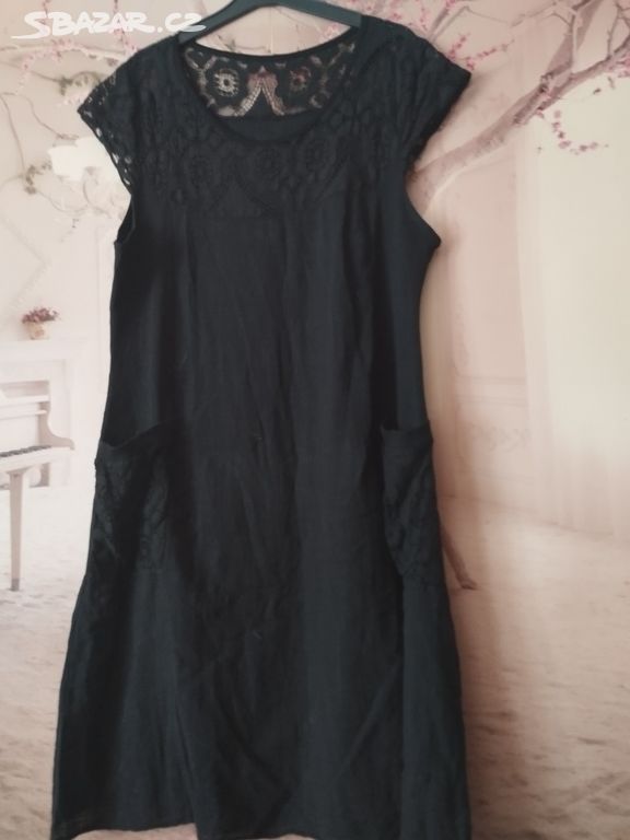 černé letní šaty s krajkou