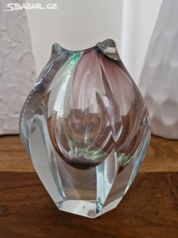 Krásná váza z hutního skla - Jiří Šuhájek