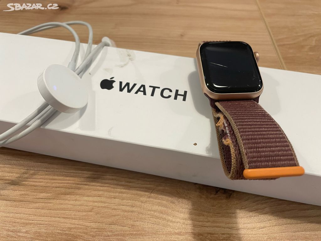 Apple Watch SE 40 mm gold aluminium case
