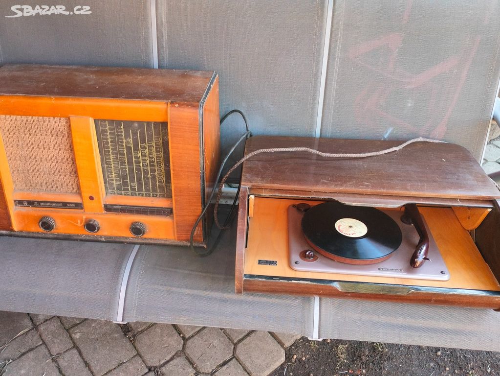 Historická pračka, rádio tesla, gramofon