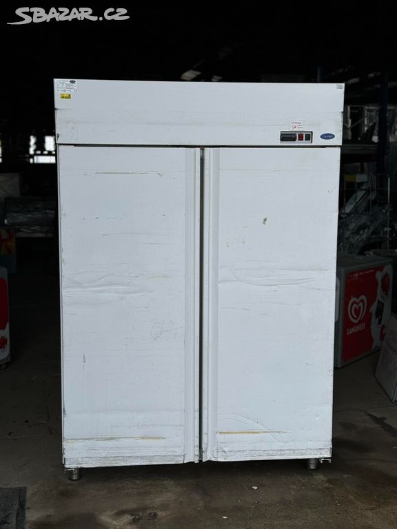 Dvoudvéřová lednice 142x80x208cm