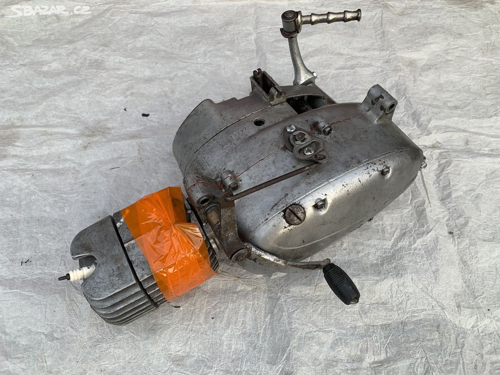 Motor Jawa 50/20,21 pionýr 23 mustang